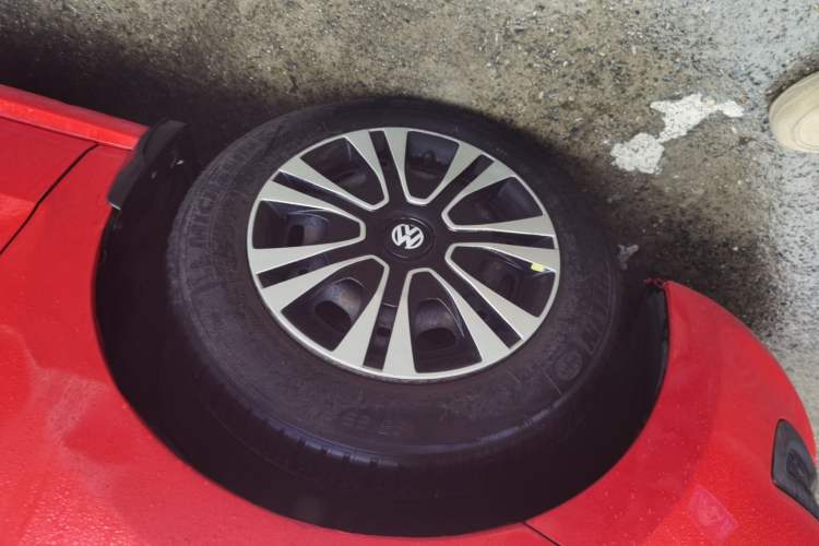 Used Volkswagen Polo 2013 1.4L Manual Fashion Edition Left Front Wheel Hub
