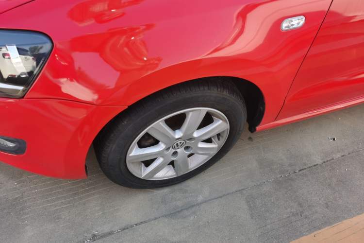 Used Volkswagen Polo 2013 1.6L Automatic Comfort Edition Left Front Wheel Hub