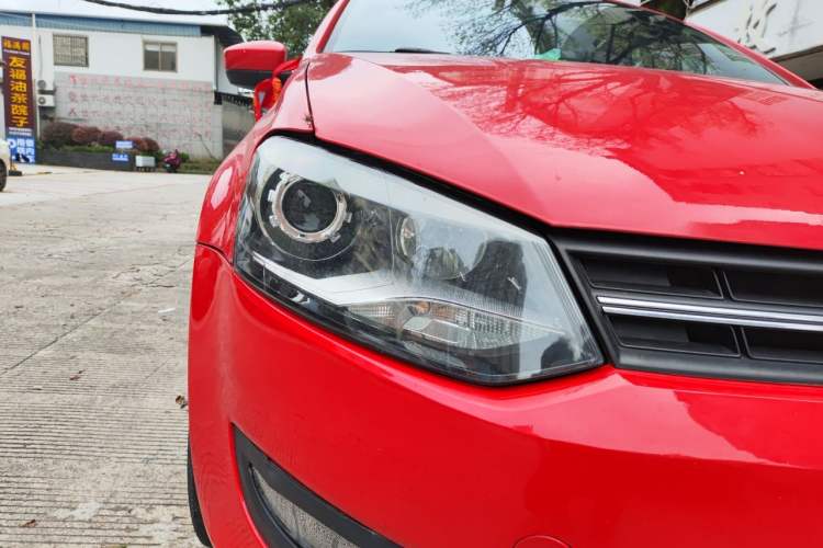 Used Volkswagen Polo 2013 1.6L Automatic Comfort Edition Right Front Headlight