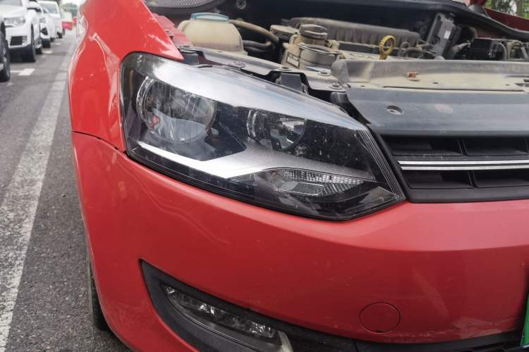 Used Volkswagen Polo 2013 1.6L Automatic Comfort Edition Right Front Headlight