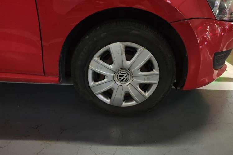 Used Volkswagen Polo 2013 1.4L Manual Fashion Edition Right Front Wheel Hub