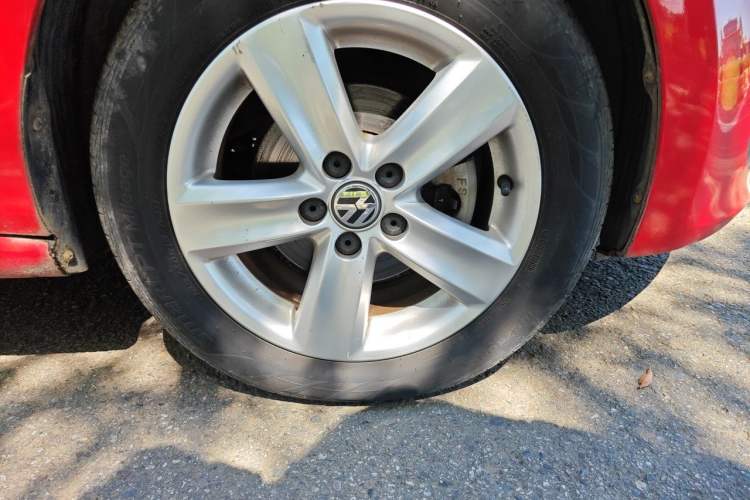Used Volkswagen Polo 2013 1.4L Manual Fashion Edition Right Front Wheel Hub