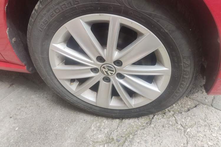 Used Volkswagen Polo 2013 1.4L Automatic Luxury Edition Right Front Wheel Hub