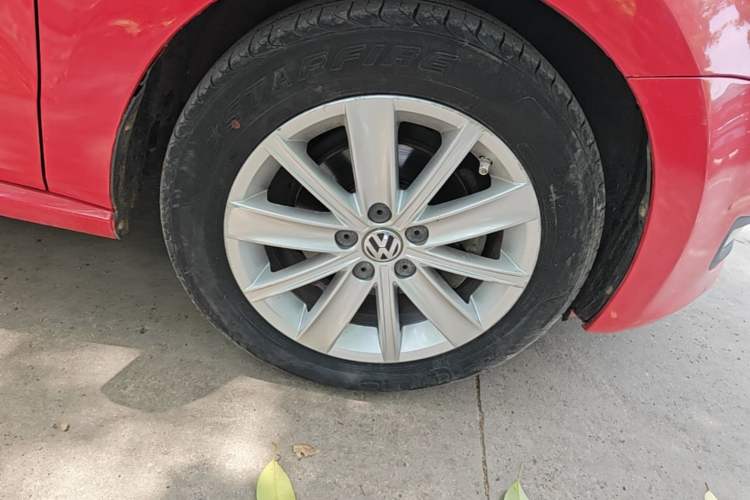 Used Volkswagen Polo 2013 1.6L Automatic Luxury Edition Right Front Wheel Hub