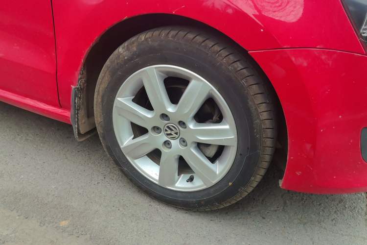 Used Volkswagen Polo 2013 1.4L Manual Comfort Edition Right Front Wheel Hub