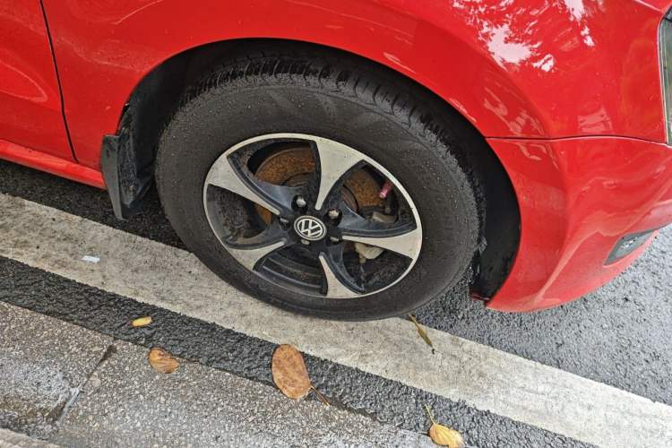 Used Volkswagen Polo 2013 1.4L Manual Fashion Edition Right Front Wheel Hub