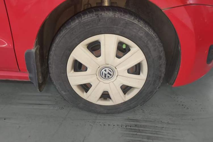Used Volkswagen Polo 2013 1.4L Manual Fashion Edition Right Front Wheel Hub