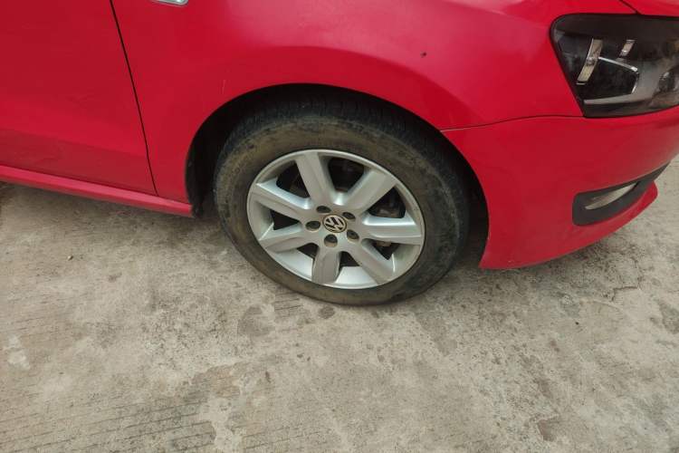 Used Volkswagen Polo 2013 1.6L Automatic Comfort Edition Right Front Wheel Hub