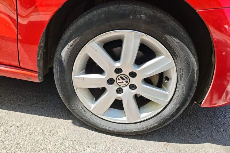 Used Volkswagen Polo 2013 1.6L Automatic Comfort Edition Right Front Wheel Hub