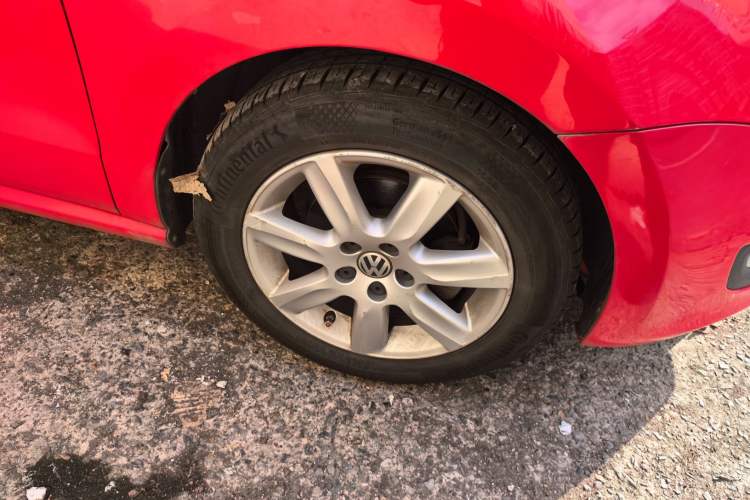 Used Volkswagen Polo 2013 1.4L Automatic Comfort Edition Right Front Wheel Hub