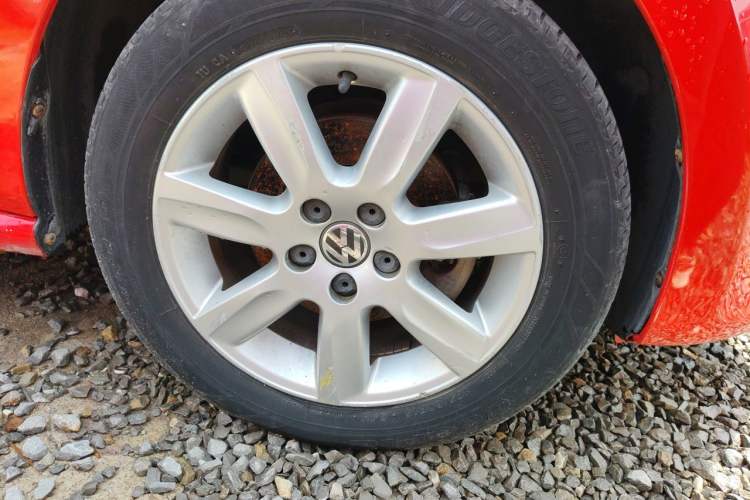 Used Volkswagen Polo 2013 1.6L Automatic Comfort Edition Right Front Wheel Hub