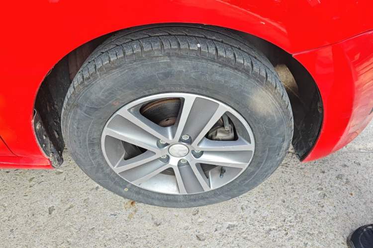 Used Volkswagen Polo 2013 1.4L Manual Fashion Edition Right Front Wheel Hub