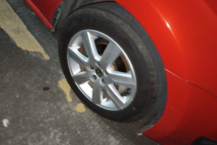 Used Volkswagen Polo 2013 1.6L Automatic Comfort Edition Right Front Wheel Hub