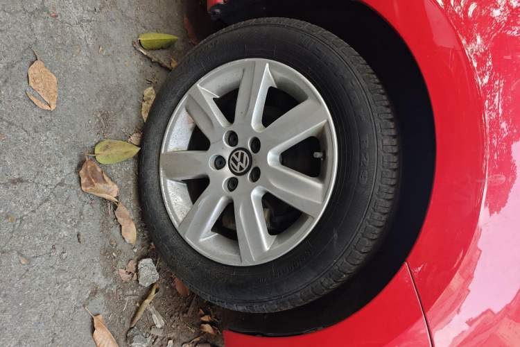 Used Volkswagen Polo 2013 1.6L Automatic Comfort Edition Right Front Wheel Hub