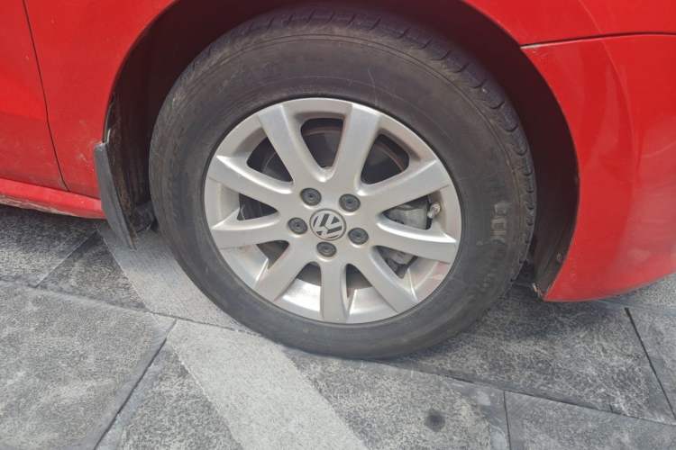 Used Volkswagen Polo 2013 1.4L Manual Fashion Edition Right Front Wheel Hub