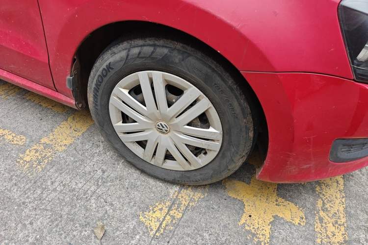 Used Volkswagen Polo 2013 1.4L Manual Fashion Edition Right Front Wheel Hub