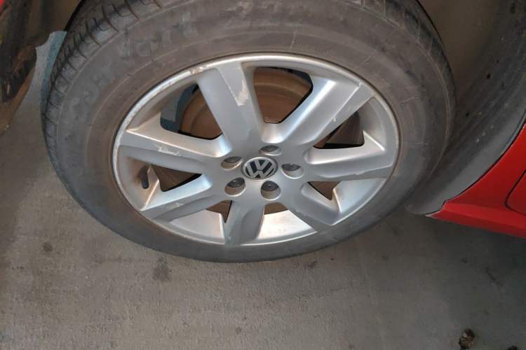 Used Volkswagen Polo 2013 1.4L Manual Comfort Edition Right Front Wheel Hub