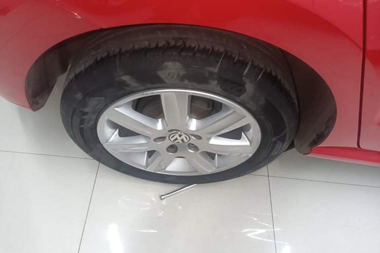 Used Volkswagen Polo 2013 1.6L Automatic Comfort Edition Right Rear Wheel Hub