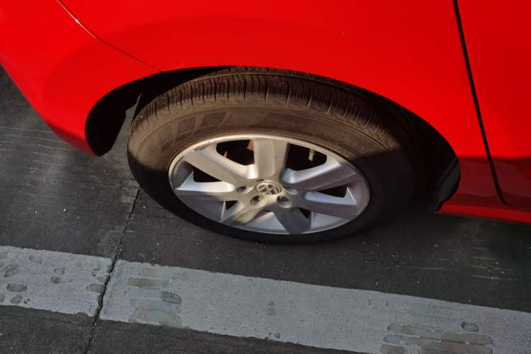 Used Volkswagen Polo 2013 1.6L Automatic Comfort Edition Right Rear Wheel Hub
