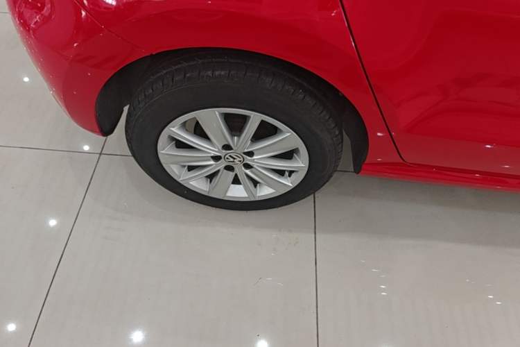 Used Volkswagen Polo 2013 1.4L Automatic Luxury Edition Right Rear Wheel Hub