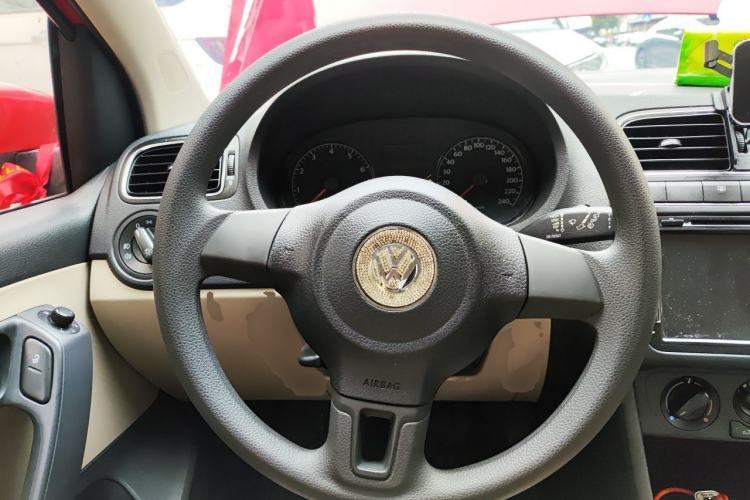 Used Volkswagen Polo 2013 1.6L Automatic Comfort Edition Steering Wheel