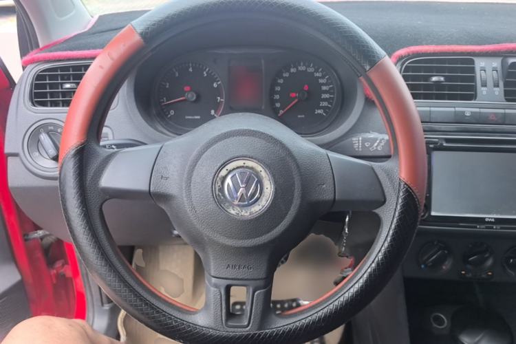Used Volkswagen Polo 2013 1.4L Manual Fashion Edition Steering Wheel