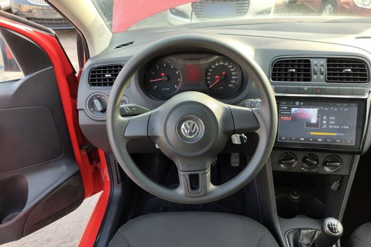 Used Volkswagen Polo 2013 1.4L Manual Fashion Edition Steering Wheel