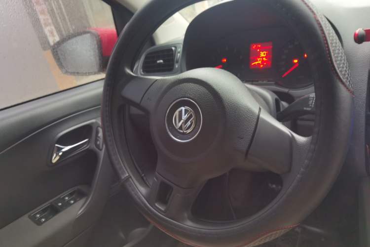 Used Volkswagen Polo 2013 1.4L Manual Fashion Edition Steering Wheel