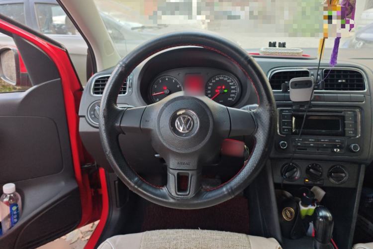 Used Volkswagen Polo 2013 1.6L Automatic Comfort Edition Steering Wheel