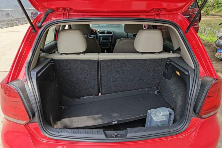 Used Volkswagen Polo 2013 1.6L Automatic Luxury Edition Trunk