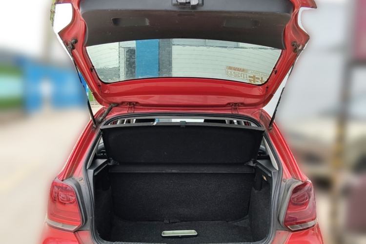 Used Volkswagen Polo 2013 1.4L Manual Fashion Edition Trunk
