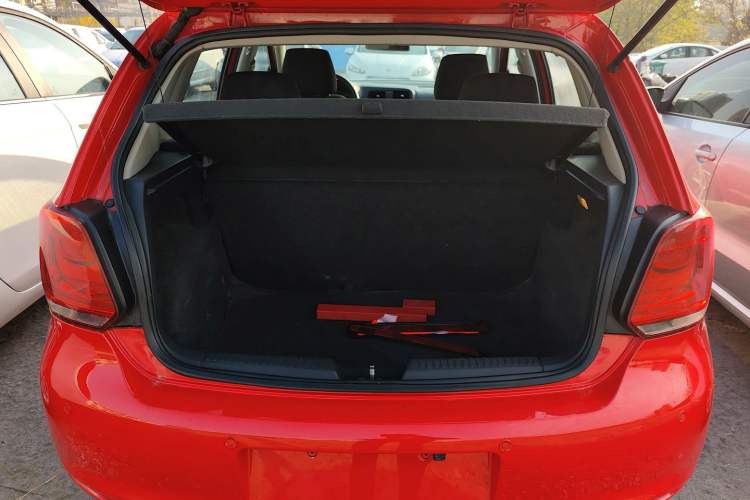 Used Volkswagen Polo 2013 1.4L Manual Fashion Edition Trunk