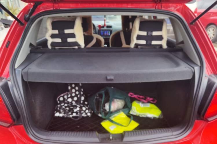 Used Volkswagen Polo 2013 1.4L Manual Fashion Edition Trunk