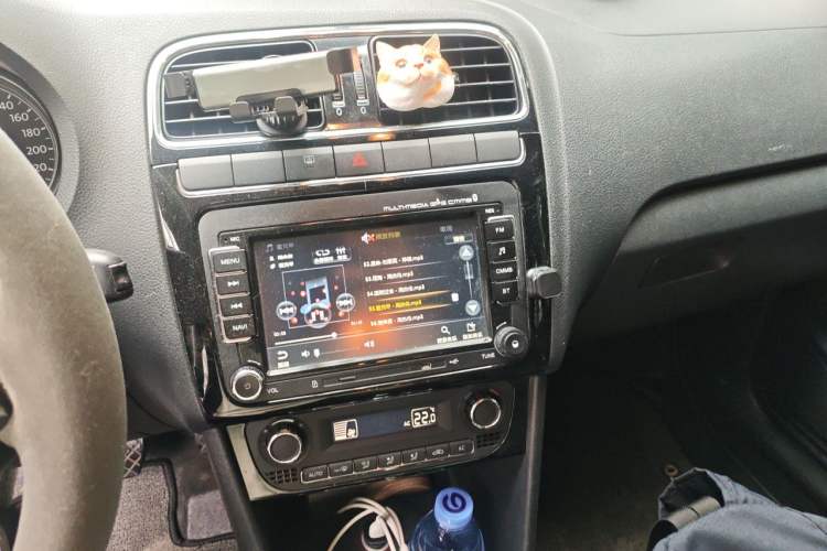 Used Volkswagen Polo 2013 1.4L Automatic Luxury Edition Audio And AC Panel