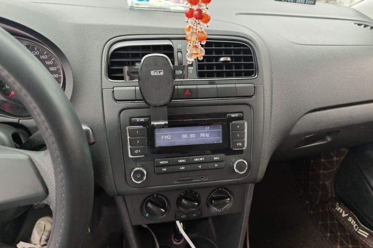 Used Volkswagen Polo 2013 1.4L Manual Fashion Edition Audio And AC Panel