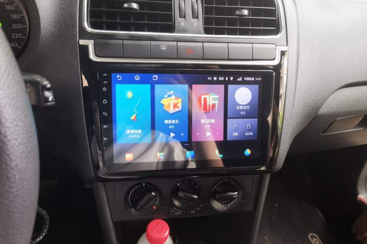 Used Volkswagen Polo 2013 1.4L Automatic Comfort Edition Audio And AC Panel