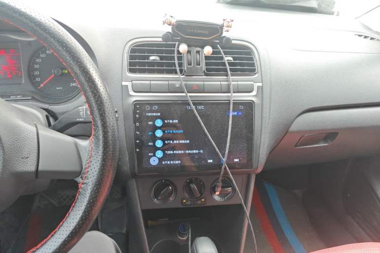 Used Volkswagen Polo 2013 1.4L Automatic Comfort Edition Audio And AC Panel