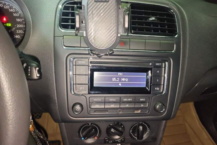 Used Volkswagen Polo 2013 1.4L Automatic Comfort Edition Audio And AC Panel