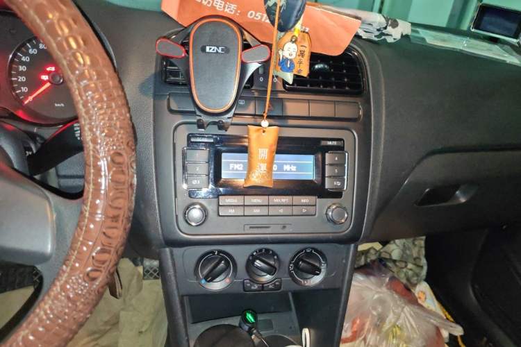Used Volkswagen Polo 2013 1.4L Manual Fashion Edition Audio And AC Panel