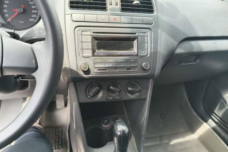 Used Volkswagen Polo 2013 1.4L Automatic Comfort Edition Audio And AC Panel