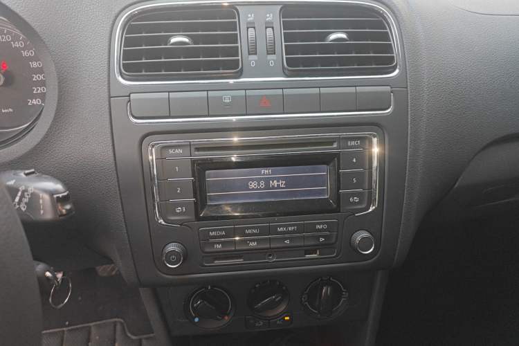 Used Volkswagen Polo 2013 1.4L Manual Comfort Edition Audio And AC Panel
