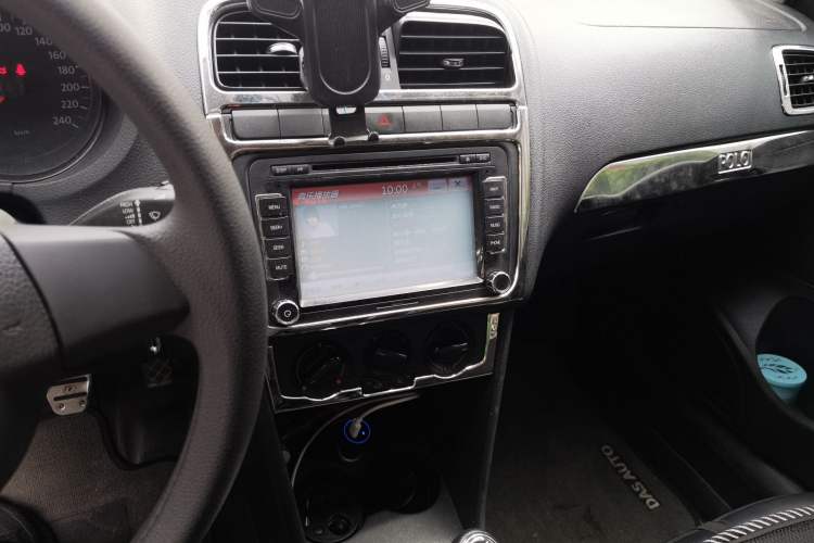Used Volkswagen Polo 2013 1.4L Manual Fashion Edition Audio And AC Panel