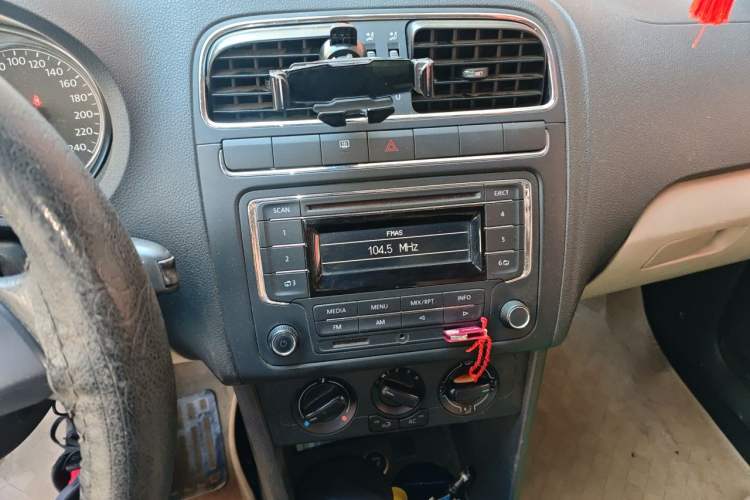 Used Volkswagen Polo 2013 1.4L Automatic Comfort Edition Audio And AC Panel