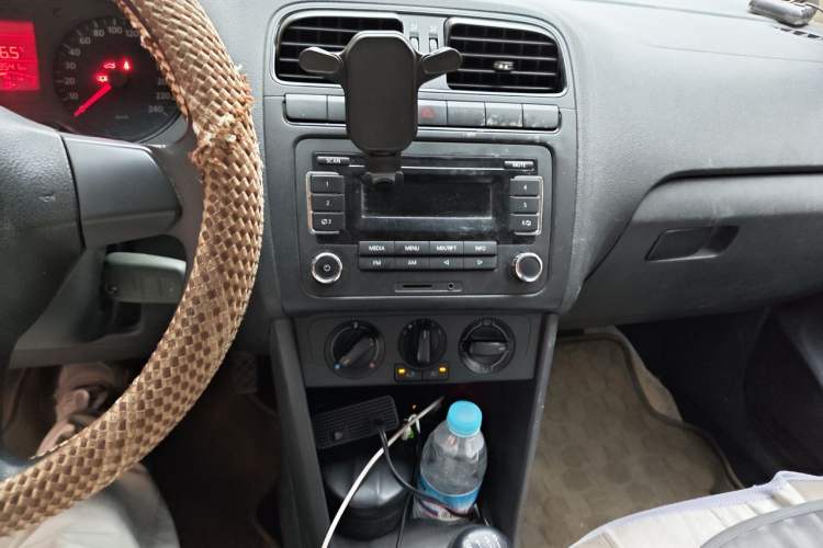 Used Volkswagen Polo 2013 1.4L Manual Fashion Edition Audio And AC Panel