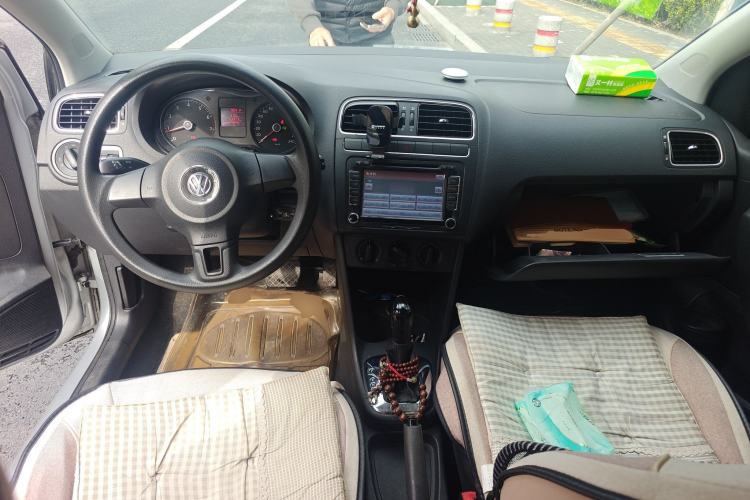 Used Volkswagen Polo 2013 1.6L Automatic Comfort Edition Center Console