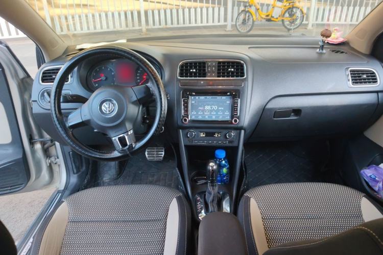 Used Volkswagen Polo 2013 1.6L Automatic Comfort Edition Center Console