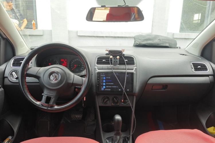 Used Volkswagen Polo 2013 1.4L Automatic Comfort Edition Center Console