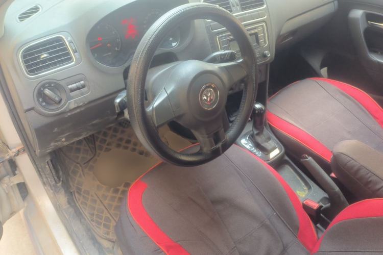 Used Volkswagen Polo 2013 1.6L Automatic Comfort Edition Center Console