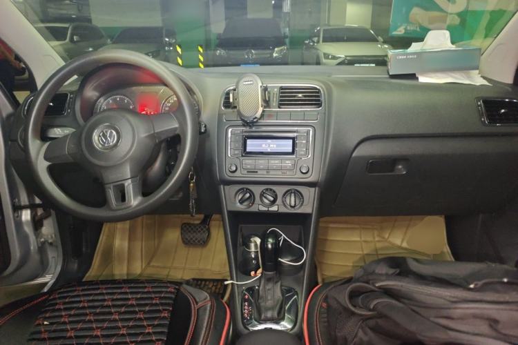 Used Volkswagen Polo 2013 1.4L Automatic Comfort Edition Center Console