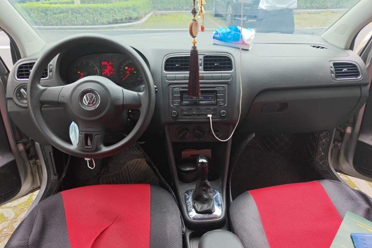 Used Volkswagen Polo 2013 1.4L Automatic Comfort Edition Center Console
